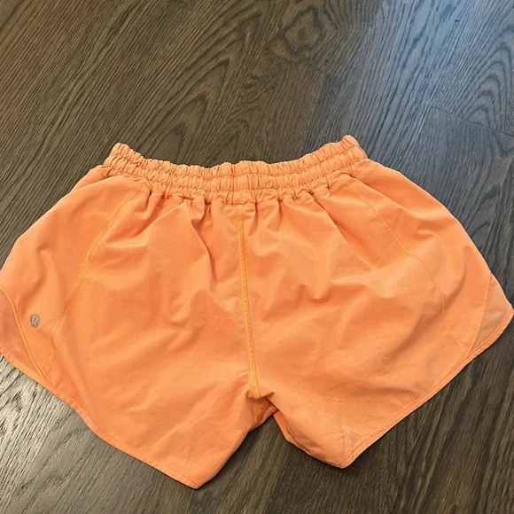 lululemon hotty hot shorts, 4 inch, low rise - Picture 2 of 5